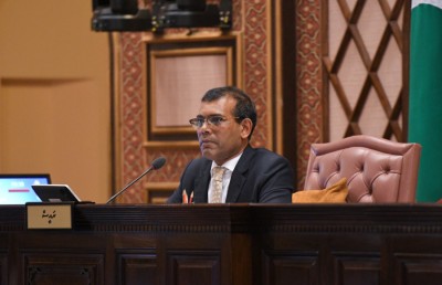 ނަޝީދު ޗައިނާއަށް: ބަދަލެއް ނުލިބޭ ކޮންކްރީޓަކީ ތަރައްގީގެ އެހީއެއް ނޫން!