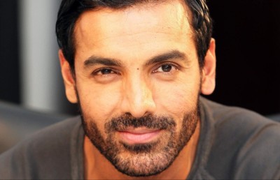 ޖޯން އަބްރަހަމް "ޕަތާން" އަށް އެއްބަސްވީ 20 ކްރޯޑް ރުޕީސް އަށް؟