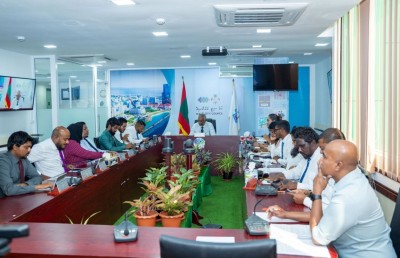މޭޔަރުގެ ގިނަ ބާރުތައް މުއިއްޒު އަމިއްލަ އަށް ދޫކޮށްލައްވައިފި