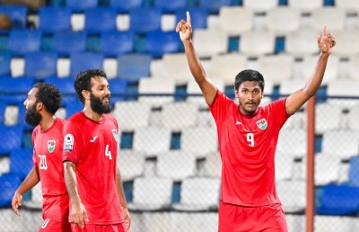 ޕްރެޝަރުގައި ކުޅެ ރާއްޖެ އަށް ބޫޓާން އަތުން އުނދަގޫ ތިން ޕޮއިންޓް