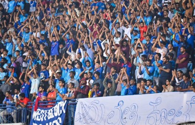 ކްރިކެޓަށް މަރުދޭ އިންޑިއާގައި ފުޓްބޯޅަ ތަރިއަކަށް އޮތް އަދަޔާހިލާފް ލޯތްބެއް
