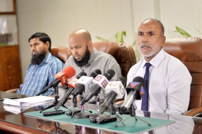 ހަރުކަށި ފިކުރު ފަތުރާ ކަމަށް ބުނެ ތިން އިލްމުވެރިއެއްގެ ހުއްދަ ހިފަހައްޓައިފި