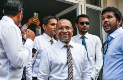 އެމްޑީޕީން ވަކިވާން ނަޝީދު ސޮއި ކުރެއްވި ގަލަން ހަވާލު ކުރެއްވީ ހަސަން ލަތީފްއާ