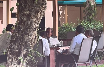 މަޖިލިސް ހުއްޓިފައި، އެކަމަކު ނަޝީދު އިދިކޮޅު މެމްބަރުންނާ އެކު ކުޑަދަށުގައި!