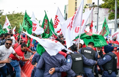 މޯދީގެ ފޮޓޯ ޖެހި މާސްކް އަޅައިގެން އީދު ފާހަގަކުރުން ސަރުކާރުން ކުށްވެރިކޮށްފި