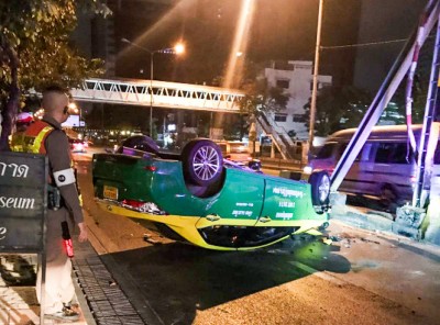 ބެންގްކޮކްގައި ހިނގި އެކްސިޑެންޓެއްގައި ދިވެއްސެއްގެ ހާލު ސީރިއަސް