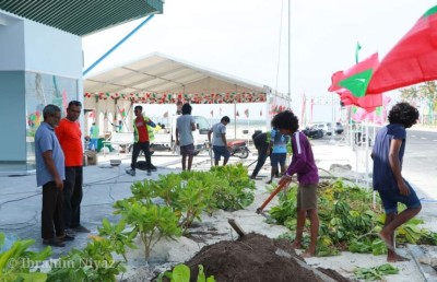 އިހަވަންދިއްޕޮޅަށް ބޮޑު އުފަލެއް؛ އަތޮޅުގެ ފުރަތަމަ އެއާޕޯޓަށް ޓެސްޓް ފްލައިޓް ޖައްސައިފި