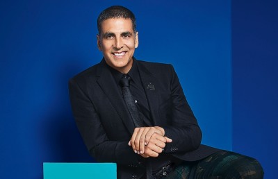 ކޮމެޑީއަކުން އަކްޝޭ ކުމާރަށް 100 ކްރޯޑް ރުޕީސް