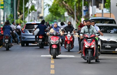 އަމީނީމަގުގައި ޕާކުކުރާ މައްސަލަ ބޮޑުވެ ވެހިކަލްތައް ޓޯކުރަން ފަށަނީ