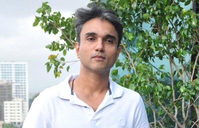 ކޮމެޑީއަކުން އަކްޝޭ ކުމާރަށް 100 ކްރޯޑް ރުޕީސް