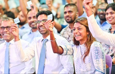 ޑިމޮކްރެޓްސް އުފެއްދުމުގެ ޖަލްސާ ބާއްވައި ނަމާއި ލޯގޯ ފާސްކޮށްފި