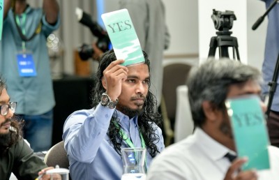 ކުލަބުތަކާއި ފުޓުބޯޅަ ހަލާކުވެއްޖެ، ޒިންމާ ނަގާނެ ބަޔަކު ނެތް!