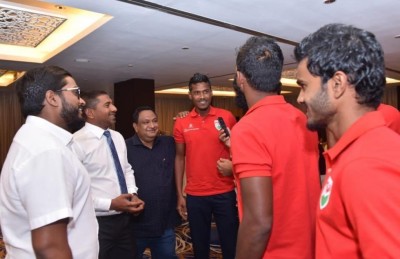 ކުލަބުތަކާއި ފުޓުބޯޅަ ހަލާކުވެއްޖެ، ޒިންމާ ނަގާނެ ބަޔަކު ނެތް!