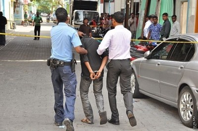 ފޭރެން އުޅުނު ފުލުސް މީހާއާއި ބިދޭސީ މީހާ ދޫކޮށްލައިފި
