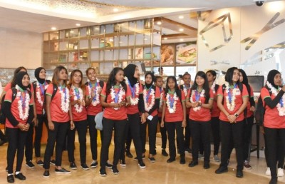 ކުލަބުތަކާއި ފުޓުބޯޅަ ހަލާކުވެއްޖެ، ޒިންމާ ނަގާނެ ބަޔަކު ނެތް!