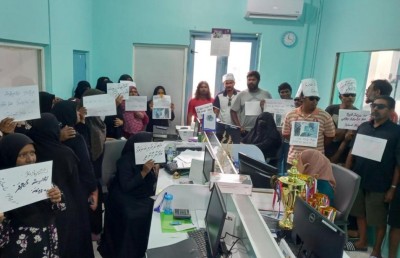 ނެރުގެ މައްސަލަ ހައްލުކޮށް ނުދީގެން ދިއްދޫ މީހުން ކައުންސިލްގެ އިދާރާގައި އިހުތިޖާޖުކުރަނީ
