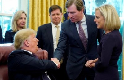 ޓްރަމްޕް، އިންތިޚާބާ ބެހޭ އޮފިޝަލް މަގާމުން ދުރުކޮށްފި