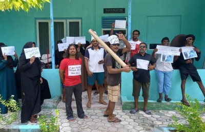 ނެރުގެ މައްސަލަ ހައްލުކޮށް ނުދީގެން ދިއްދޫ މީހުން ކައުންސިލްގެ އިދާރާގައި އިހުތިޖާޖުކުރަނީ