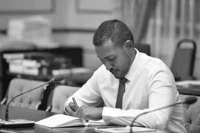 ޝަރީއަތުގެ މަޖިލިސްތަކަށް ނޫސްވެރިންނަށް ނޯޓު ފޮތް ވެއްދެން ޖެހޭ: ޕީޖީ ޝަމީމް