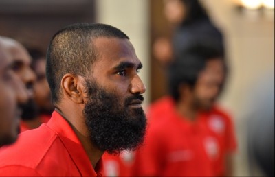 މޮޅު ގޯލެއް، ވަރުގަދަ ކެމްޕެއިނެއް، ބޮޑު ޝުކުރެއް!