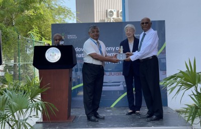 ޖަޕާނު ސަރުކާރުން ހަދިޔާކުރި އެމްބިއުލާސްތައް ހަވާލުކޮށްފި