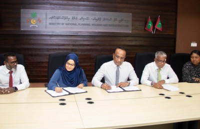 އެއާޕޯޓް އަޅާ ތިން ރަށެއްގެ ބިން ހިއްކަން 654 މިލިއަން ރުފިޔާގެ މަޝްރޫއު ހަވާލުކޮށްފި