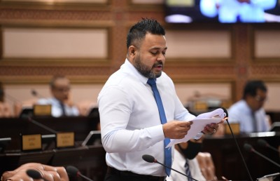 އިމްރާނަކީ "މުނާފިގެއް" ކަމަށް އިދިކޮޅުން ސިފަކޮށްފި