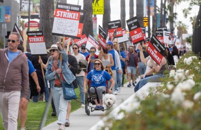 ބޮޑު ހަޅުތާލެއް ފަށައި ހޮލީވުޑްގައި މަރުތަޅު އަޅުވައިފި