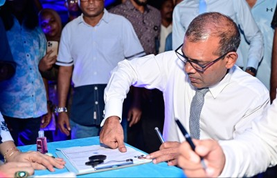 ނަޝީދު ބިރުދެއްކެވިޔަސް އެމްޑީޕީ ރޫޅާލިޔަކަނުދޭނަން، ތިއުޅެނީ ހުވަފެނެއްގައި: ފައްޔާޒް