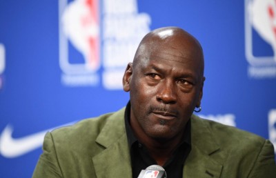 ހައިހޫނުކަމާ ދެކޮޅަށް މައިކަލް ޖޯޑަން ދެ މިލިއަން ޑޮލަރު ދީފި