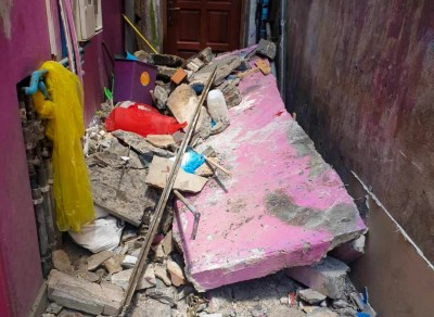 ގެއެއްގެ ބެލްކަނި ވެއްޓި ދެ ބިދޭސީއަކަށް އަނިޔާވެއްޖެ