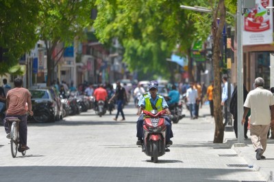 މަޖީދީ މަގުގައި އެކަނި ހުރި ކުޑަކުއްޖަކު ފުލުހުންނާ ހަވާލުކޮށްފި