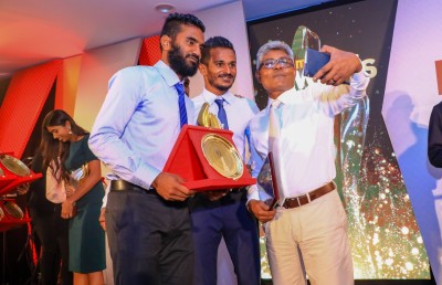 ދަގަނޑޭ އެނބުރި ވެލެންސިއާ އަށް