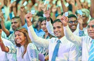 ޑިމޮކްރެޓްސްގެ ރިޔާސީ ޕްރައިމަރީއަށް ހުޅުވާލައިފި، އިލްޔާސް ވާދަކުރާނެކަން އިއުލާނުކޮށްފި