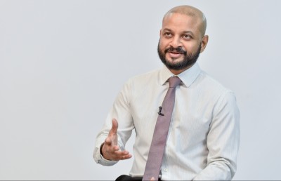 ފާރިސް ރިޔާސީ އިންތިހާބަށް ކުރިމަތިލައްވަން ނިންމަވައި ރެކޯޑް ސާފުކުރައްވަނީ
