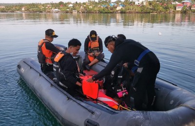 އިންޑޮނީޝިޔާގައި ފެރީއެއް ބަންޑުންޖަހާލައި 15 މަރު