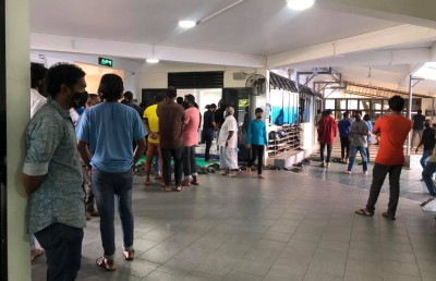 "އެކްސިޑެންޓް ވީ ނަޒޫއާ މީހަކު ފޮށޭތީ ފަހަތަށް ބަލައިލުމުން"