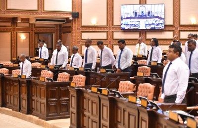 މުސާރައަށް މަހަކު 7.4 މިލިއަން، އެކަމަކު ވެސް ބޯ މަދުކުރުމުގެ ވިސްނުން ދުރު!