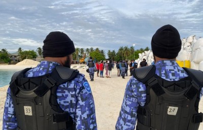 ރިސޯޓެއް ހަދާ ރަށެއްގައި ބިިދޭސީންތަކެއް ހަމަނުޖެހުން ހިންގައިފި