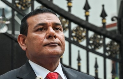 ސިޔާމް މިރޭ ރާއްޖެ ވަޑައިގަންނަވަނީ