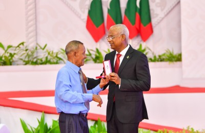 ދައުލަތަށް ދިގު މުއްދަތަށް ހިދުމަތް ކުރުމުގެ އިނާމު 148 ބޭފުޅަކަށް