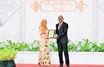 ޝަރަފުވެރިކަމުގެ އިނާމު ހަތަރު ބޭފުޅަކަށް، ހިތްވަރުދިނުމުގެ އިނާމު 17 ބޭފުޅަކަށް
