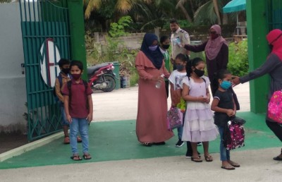 ރިޕޯޓް ފޮތް ދީ، ޗުއްޓީ ފަށައިފި