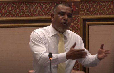 އައްޑޫ ޝަރީފުގެ ނަން އިއްވައި ތަޅުމުން ނެރެފި