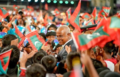 ހުރިހާ ކުދިން ރައީސް ވަށާލީ ސަލާންކުރަން