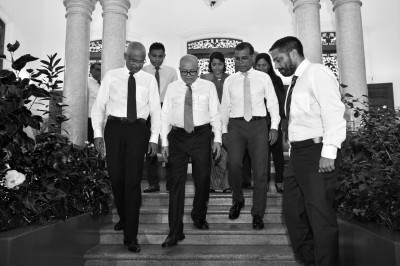 ދުންޔާގެ ވާހަކަތަކުން ދެ ރައީސުންގެ އާއިލާ ކޯޅުމަކަށް!
