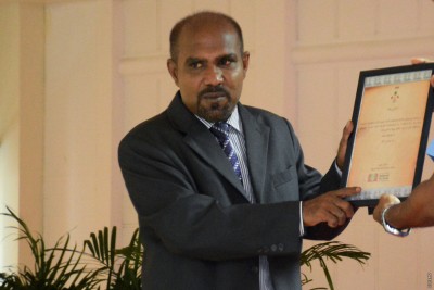 މި ޑެޕިއުޓީ މިނިސްޓަރުގެ ކަމަކީ އޮފީހުގައި ނެއްޓެވުން!