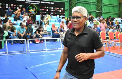 ވޮލީގެ ހިންގުން ވެސް ބޮއްސުންލާފައި، ހައްލު ހޯދާނެ ގޮތެއް ވެސް ނެތް