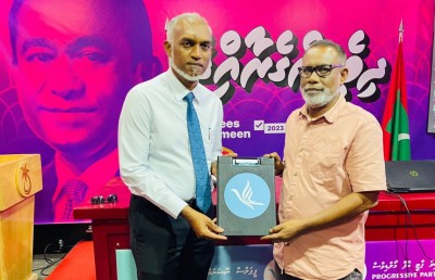 ރިޔާސީ ޓިކެޓަށް ހޯއްދަވަން މުއިއްޒު ޕީއެންސީ އަށް ސޮއިކުރައްވައިފި