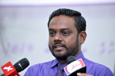 އީސީއަށް ހަތަރު ނަމެއް، ކުރީގައި އަކުރަމްގެ ނަން